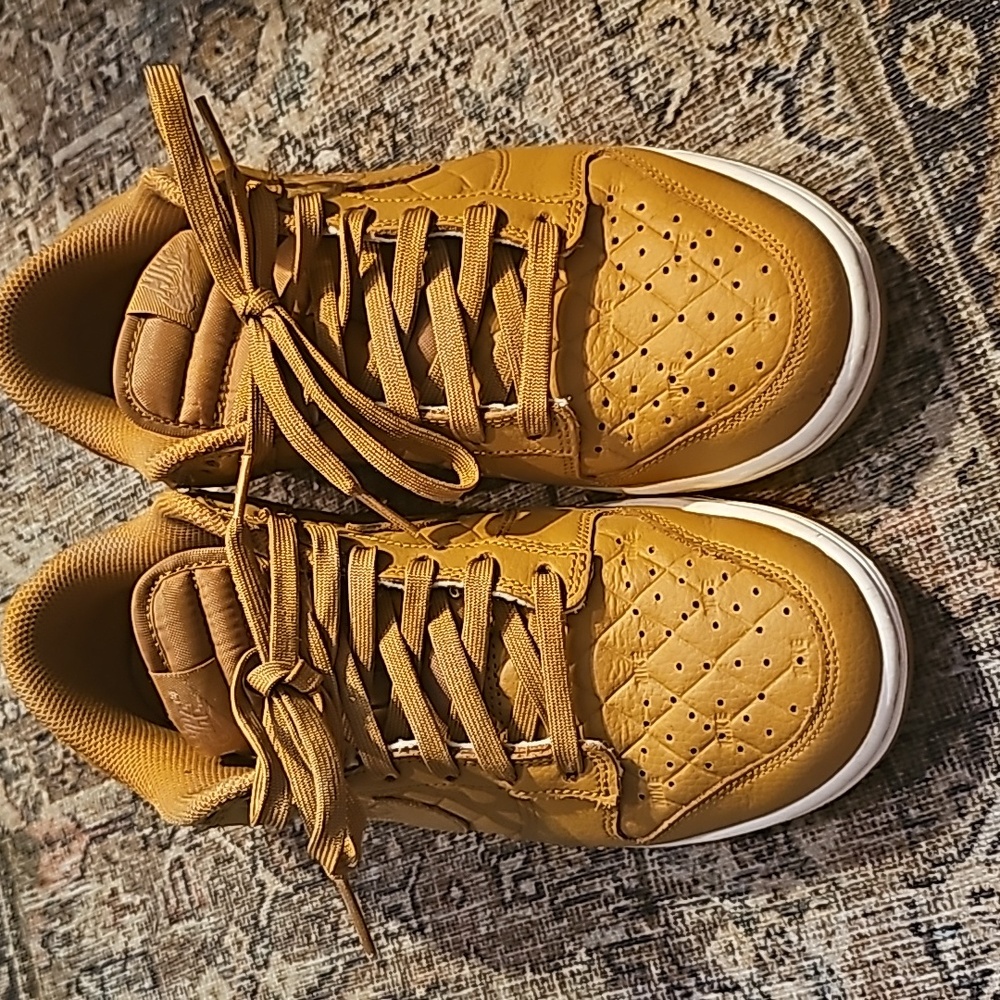 Nike Dunk Low Retro “Quilted Wheat” - Picture 2 of 8